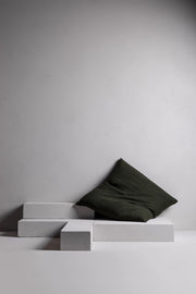 colour-black olive