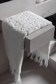 colour-white