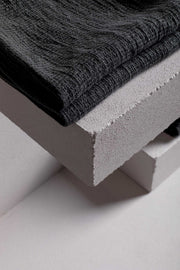 colour-black olive