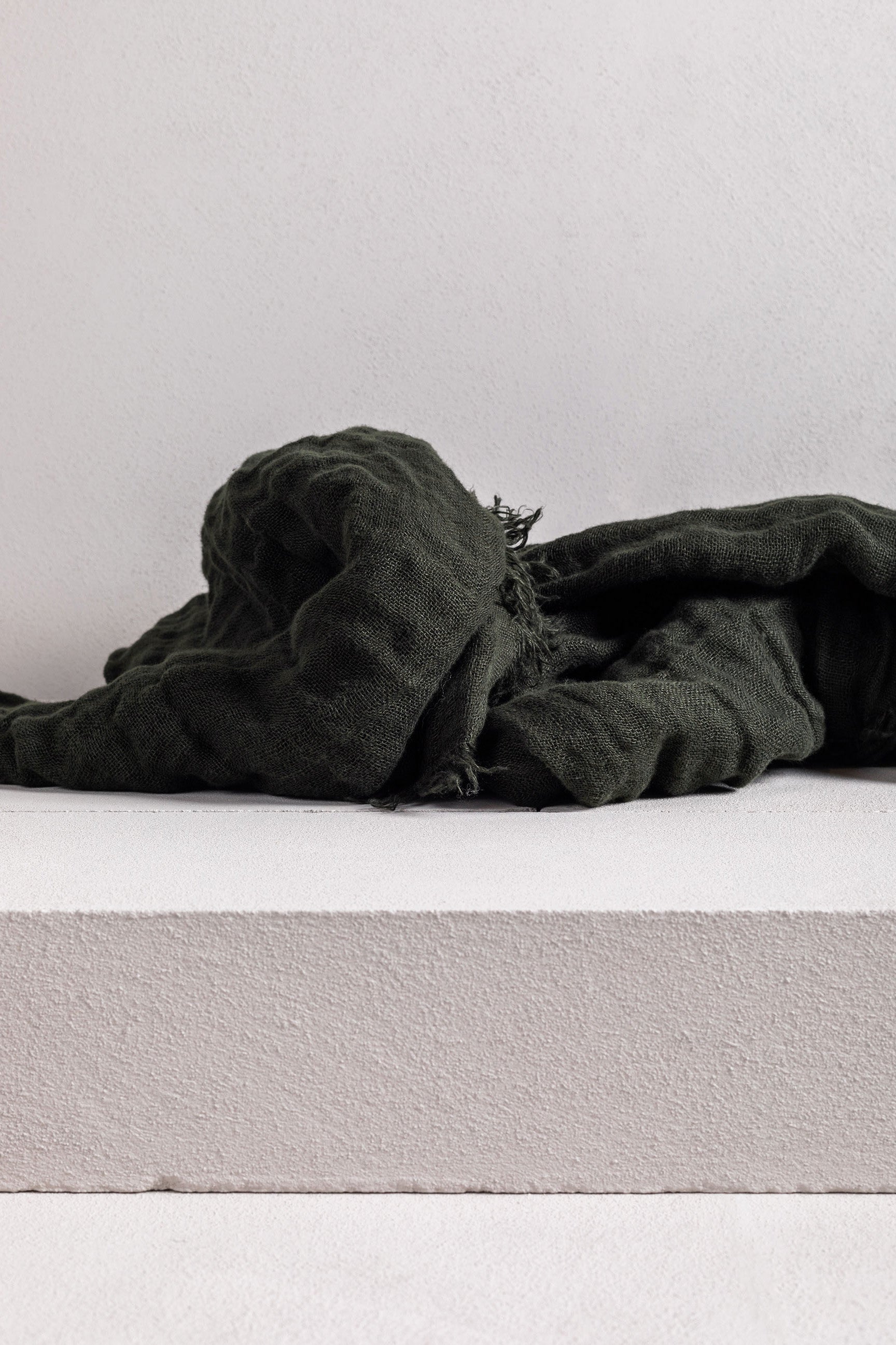 colour-black olive