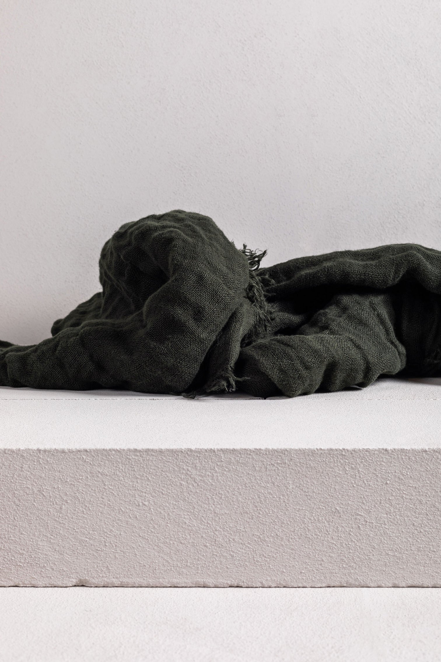 colour-black olive