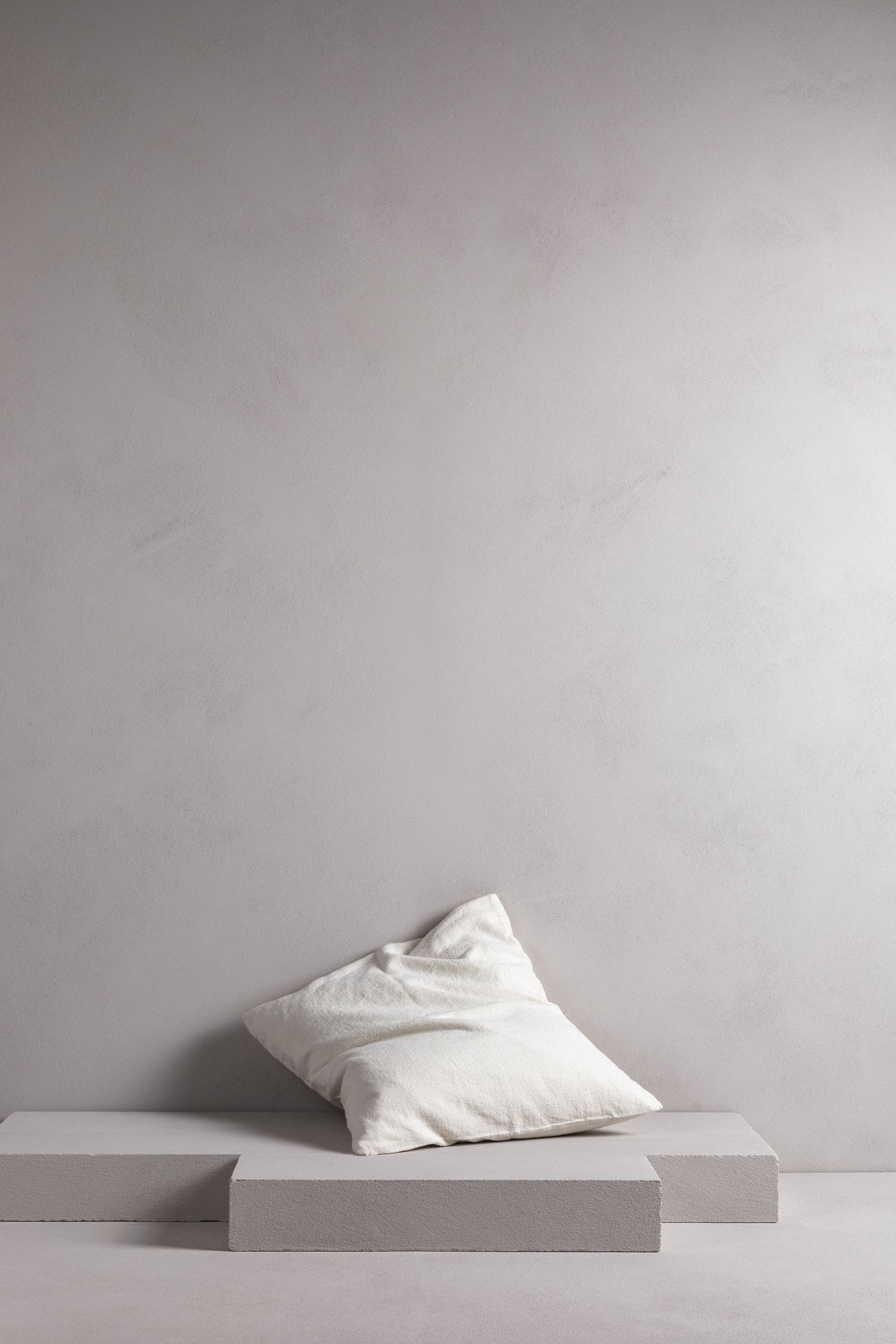 No9 / cushions sculptural shapes in milk