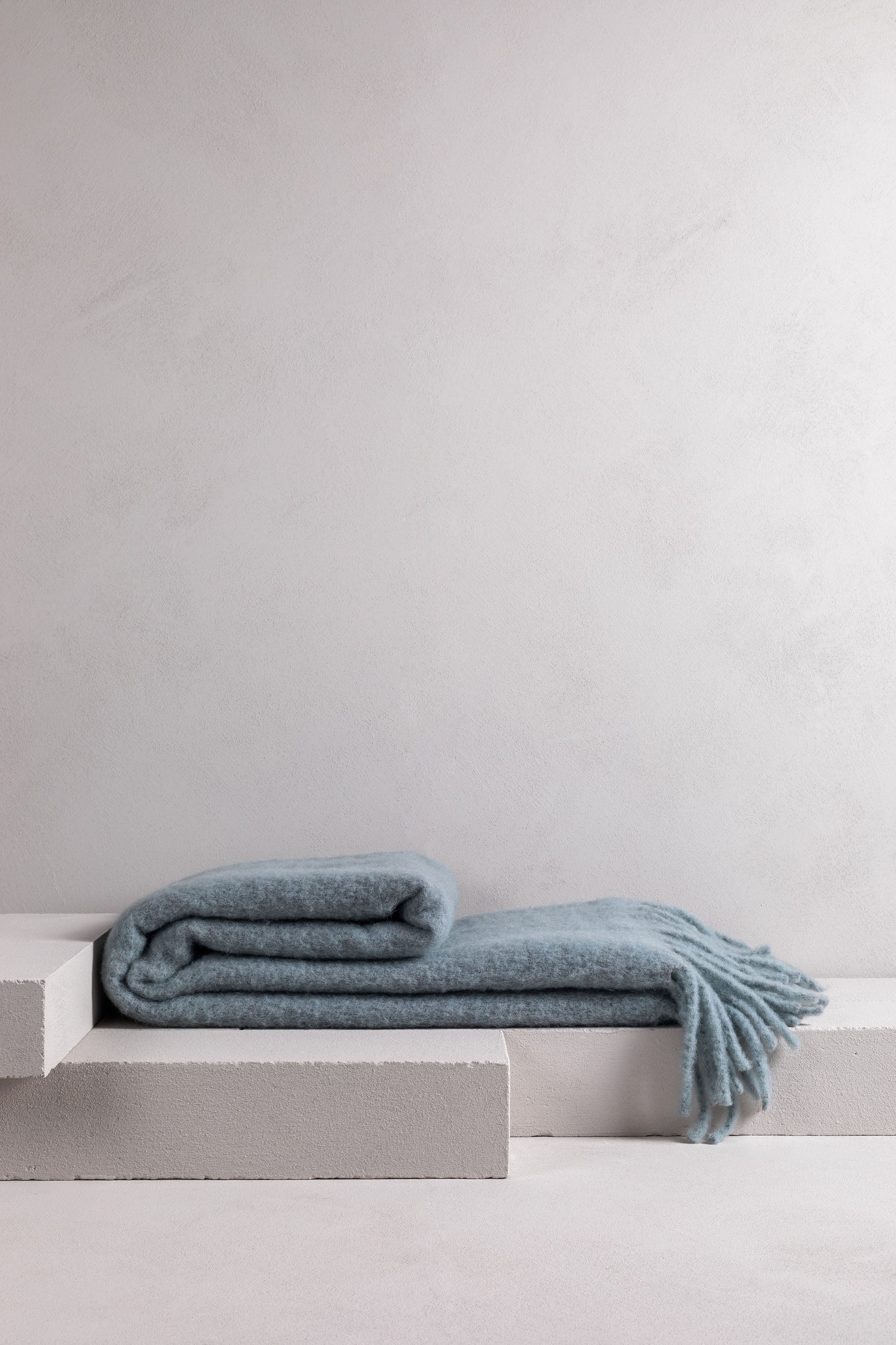 colour-quartz blue